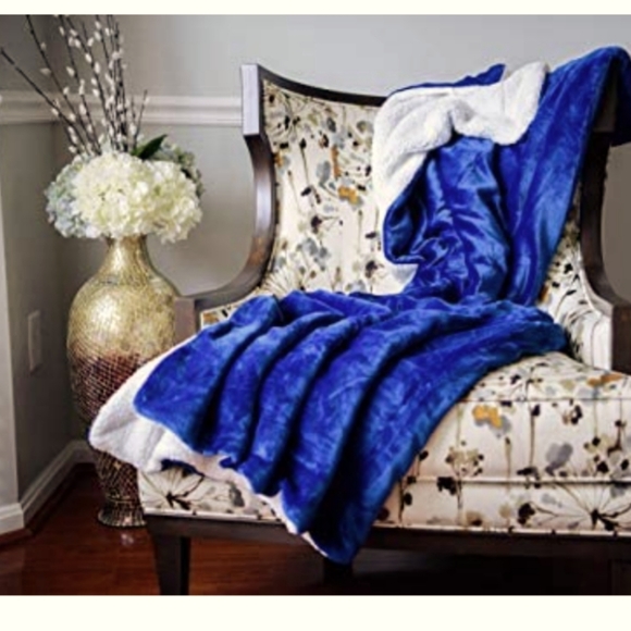 Other - COPY - 70×50" Luxury Velvet/Sherpa Throw blanket